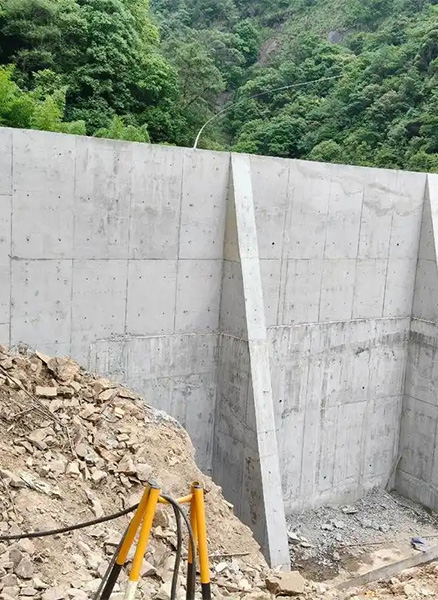 济宁邹城重力式挡土墙