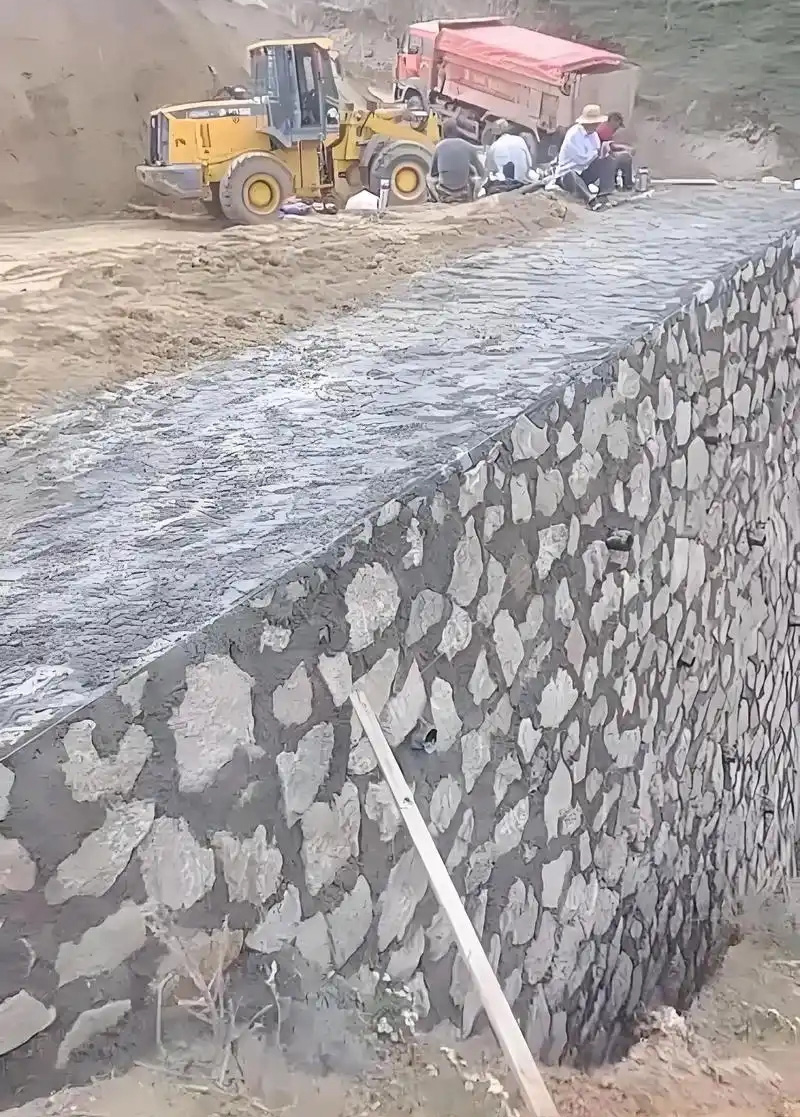 济宁邹城边坡加固